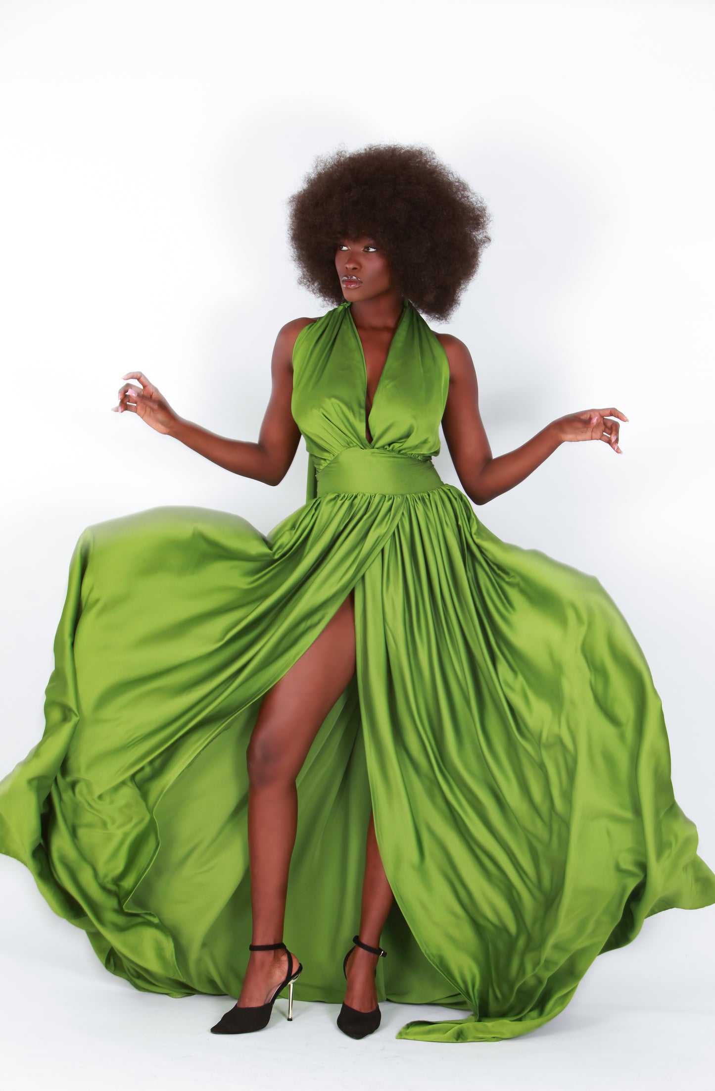 Robe en satin de soie verte