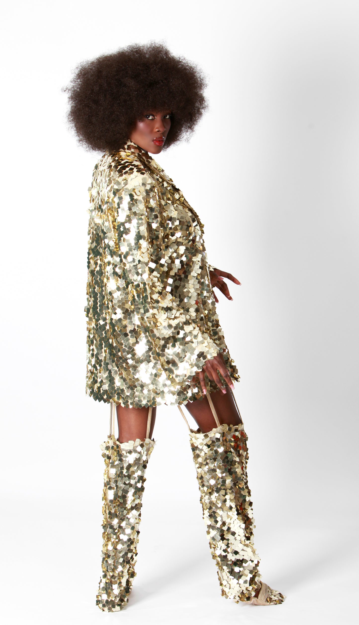 Manteau court à paillettes doré