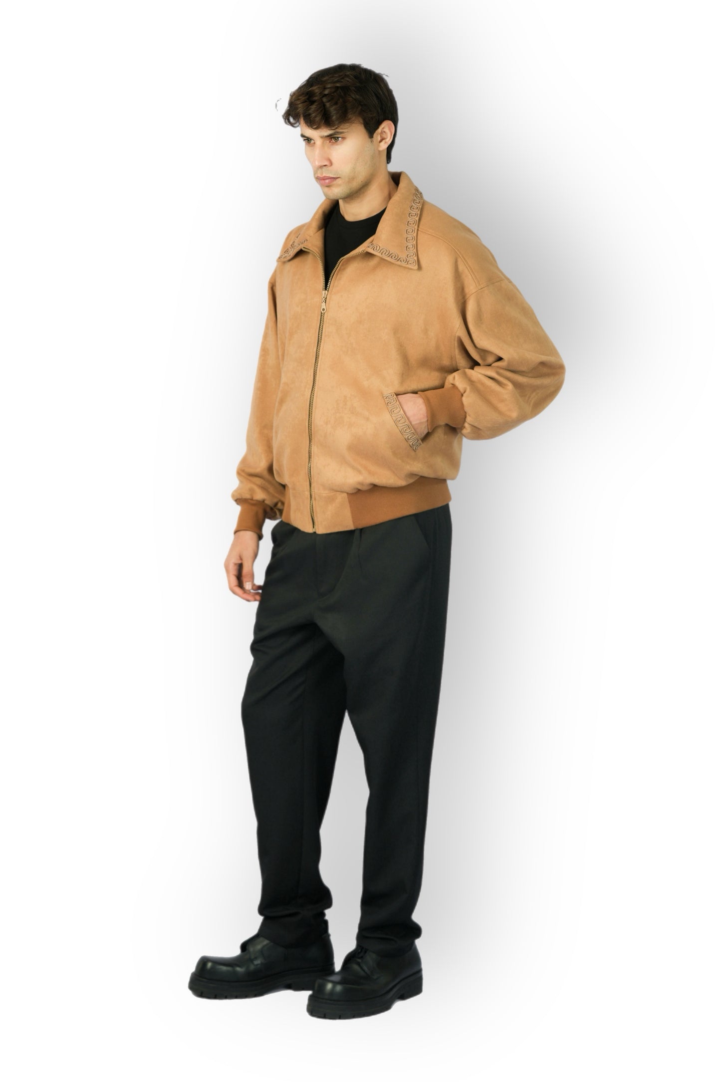 Veste en cachemire beige caramel avec détails faits main sur le col et les poches